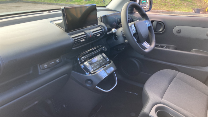 Hyundai INSTER 85kW 01 49kWh 5dr Auto Electric Hatchback - Image 9